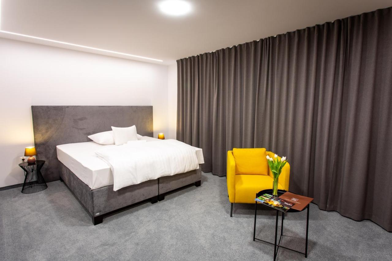 Hotel Novy Kastiel - Self Check-In Topoľčany Eksteriør bilde
