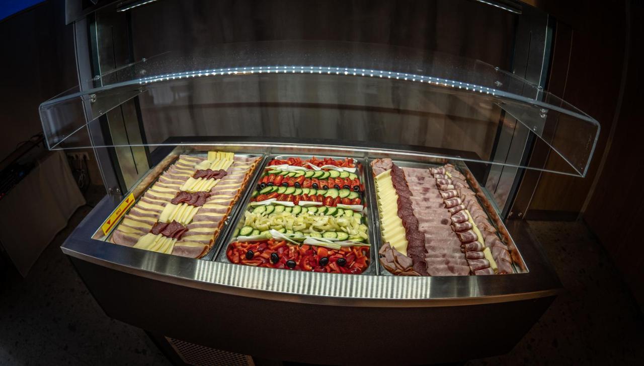 Hotel Novy Kastiel - Self Check-In Topoľčany Eksteriør bilde