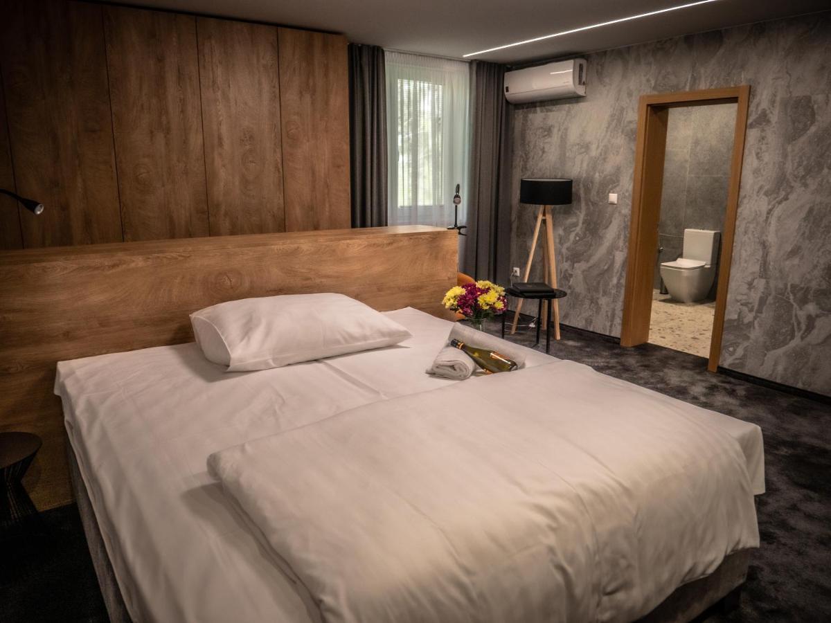 Hotel Novy Kastiel - Self Check-In Topoľčany Eksteriør bilde