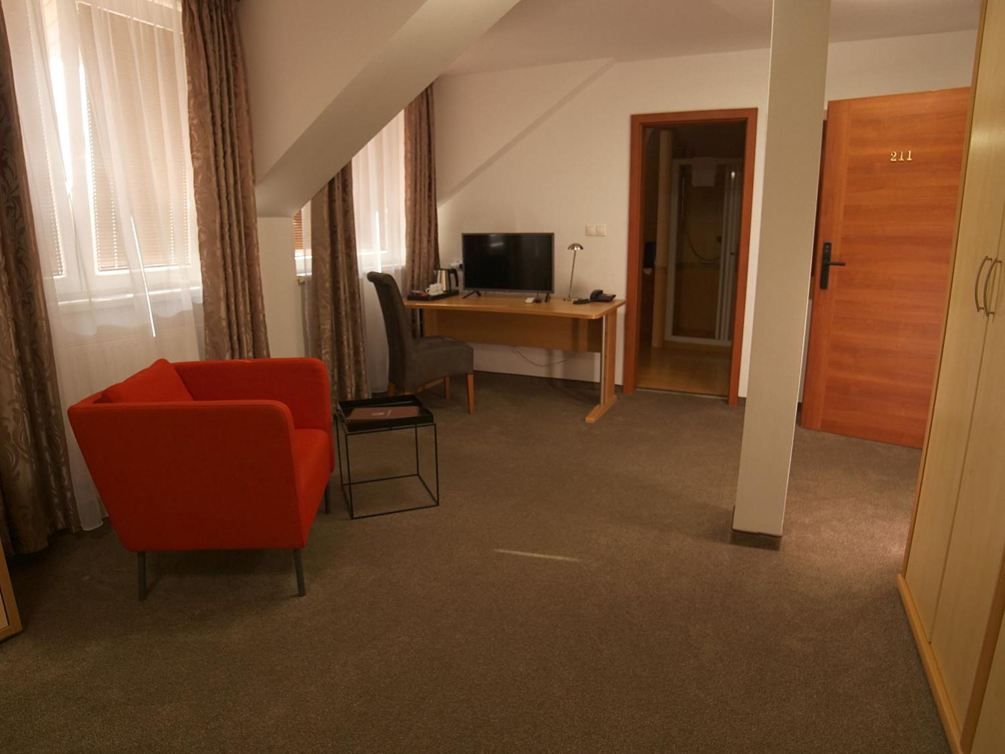 Hotel Novy Kastiel - Self Check-In Topoľčany Eksteriør bilde