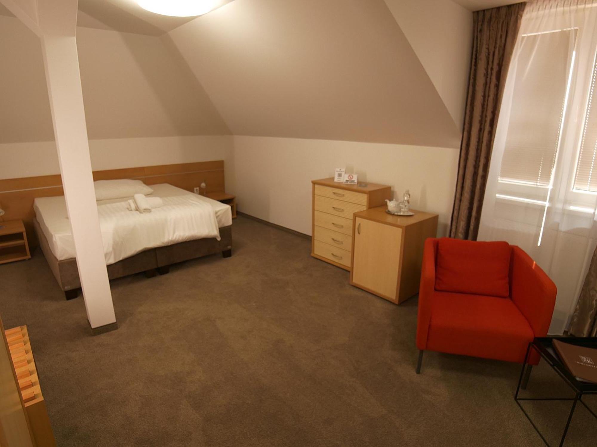 Hotel Novy Kastiel - Self Check-In Topoľčany Eksteriør bilde